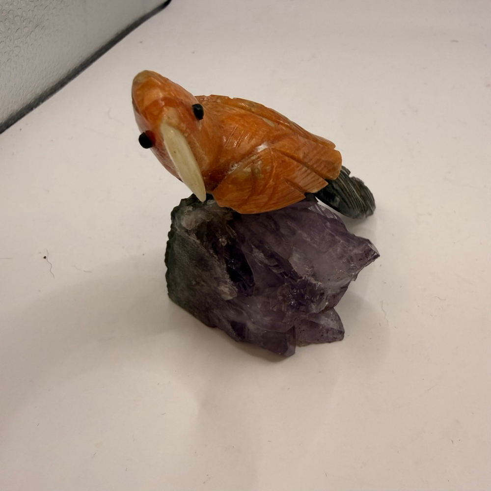 Semi Precious gemstone Bird figure Orange and Green Parrot on Amethyst - Picture 11 of 14